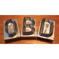 Lettre acier à frapper