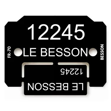 Plaquette d’identification noire avec coupon, personnalisée au laser par Le Besson.