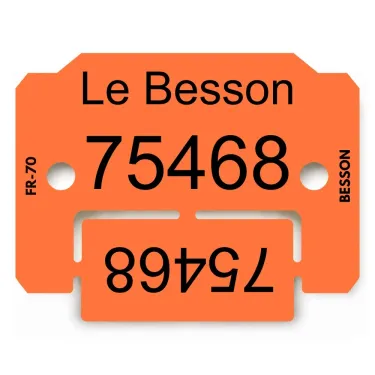 Plaquette d’identification orange avec coupon, personnalisée au laser par Le Besson.