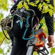 Mise en contexte de la longe porte-tronçonneuse Quick Cinch de 25mm Notch