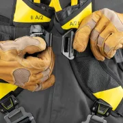 Attache du harnais de maintien VOLT de Petzl