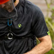 Utilisation du t-shirt à manches courtes noir Performance de Arbortec