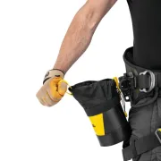 Ouverture de la pochette de rangement Toolbag 1,5L de Petzl