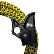 Zoom sur le bloqueur Micrograb pour longe d'élagage armée Microflip de Petzl