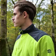 Mise en contexte de la polaire COB jaune de Solidur