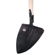 Zoom sur la pelle forestière avec manche en bois de frêne de 130cm SHW