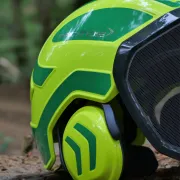 Zoom sur le casque Protos Forest Jaune Néon et Vert PFANNER
