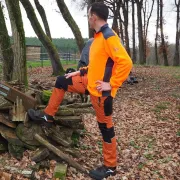 Bûcheronnage avec la polaire gaufrée de travail COB orange de Solidur
