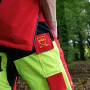 Zoom sur le Pantalon Anti Coupure Samourai Rouge SIP PROTECTION