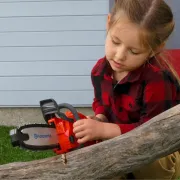 Utilisation de la tronçonneuse électrique 440E-Séries pour Enfant Husqvarna