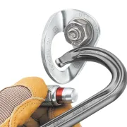 Utilisation de l'amarrage en inoxydable pour travaux en extérieur COEUR BOLT STAINLESS de Petzl