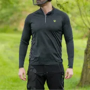 Utilisation du t-shirt à manches longues noir Performance de Arbortec