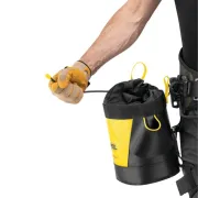 Fermeture de la pochette de rangement Toolbag 6L de Petzl