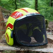 Mise en contexte du Casque Protos Integral Forest Jaune Néon et Rouge