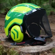 Zoom sur le casque d'élagage Protos Integral Vert et Jaune Pfanner