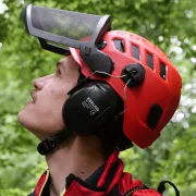 Utilisation de la visière grillagée noire pour casque Tectum Air de EDELRID
