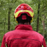Arrière du casque Protos Forest Rouge et Jaune PFANNER