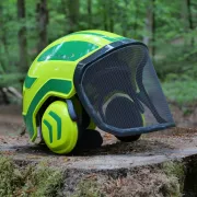 Plan sur le casque Protos Forest Jaune Néon et Vert PFANNER