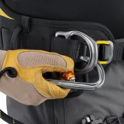 Fixation du baudrier de travail ASTRO SIT de Petzl