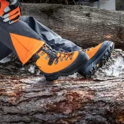 Mise en contexte chaussures AC Protector Forest 2.1 GTX orange de HAIX