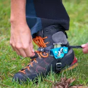 Utilisation du bloqueur de pied ambidextre pour le travail en hauteur de Notch