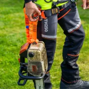 Mise en contexte du pantalon de protection anticoupure TH250 de Treehog