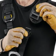 Clips du harnais pour travaux en hauteur ASTRO EUR de Petzl
