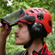 Zoom sur la visière grillagée noire pour casque Tectum Air de EDELRID