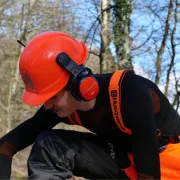 Zoom sur les bretelles à pinces de HUSQVARNA