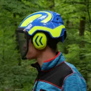 Mise en contexte du casque Protos Integral Arborist Bleu et Jaune Pfanner