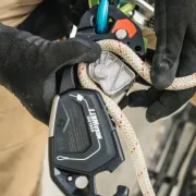 Utilsation du descendeur mécanique Megawatt de EDELRID