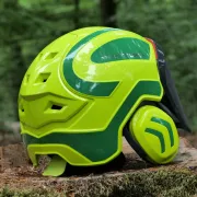 Vu sur le casque Protos Forest Jaune Néon et Vert PFANNER