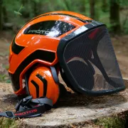 Zoom sur le casque Protos Integral Arborist Orange et Noir PFANNER