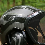 Vu sur le casque Protos Forest Noir et Carbone PFANNER