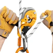 Utilisation du mousqueton FREINO Z TRIACT LOCK de Petzl