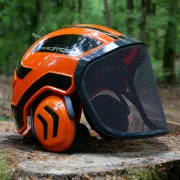 Plan sur le casque Protos Forest Orange et Noir PFANNER